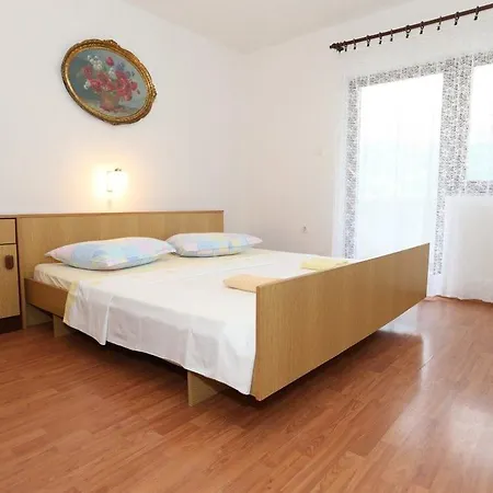 Ema Guest house 2*
